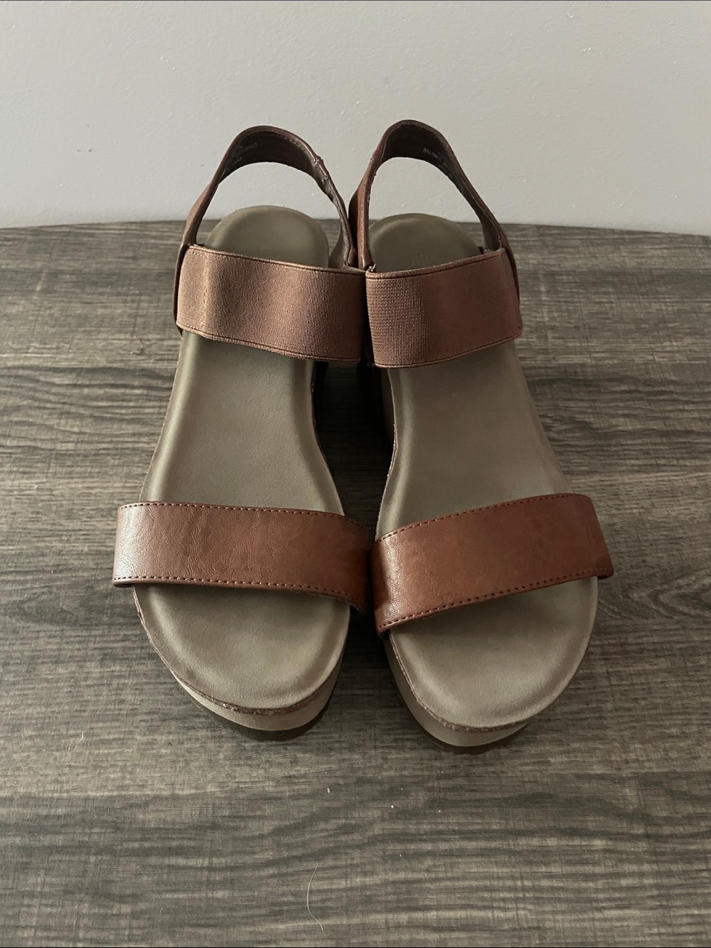 Hocus Pocus Cognac Wedge Sandals| Platform Heel| Size 7.5m| Like New